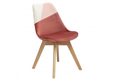 Chaise effet patchwork Baya en velours et pieds en hêtre disponible en plusieurs coloris pour une déco vitaminée