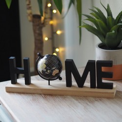 Home globe noir sur son socle de bois