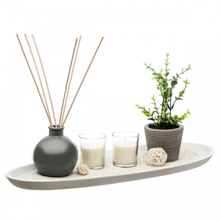 Plateau senteur zen, avec plateau en bois, plantes, bougies et diffuseur de parfum.